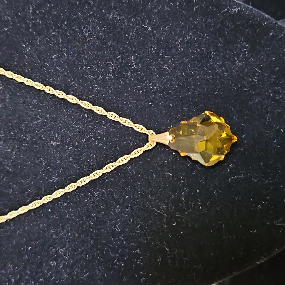 Topaz Colored Crystal Faceted Necklace -  Goldtone Chain Incl NWOT